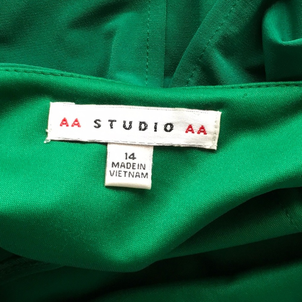 Green Dress with Gold Chain Belt - Picture 4 of 4